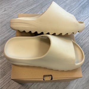 Yeezy Slides size 7